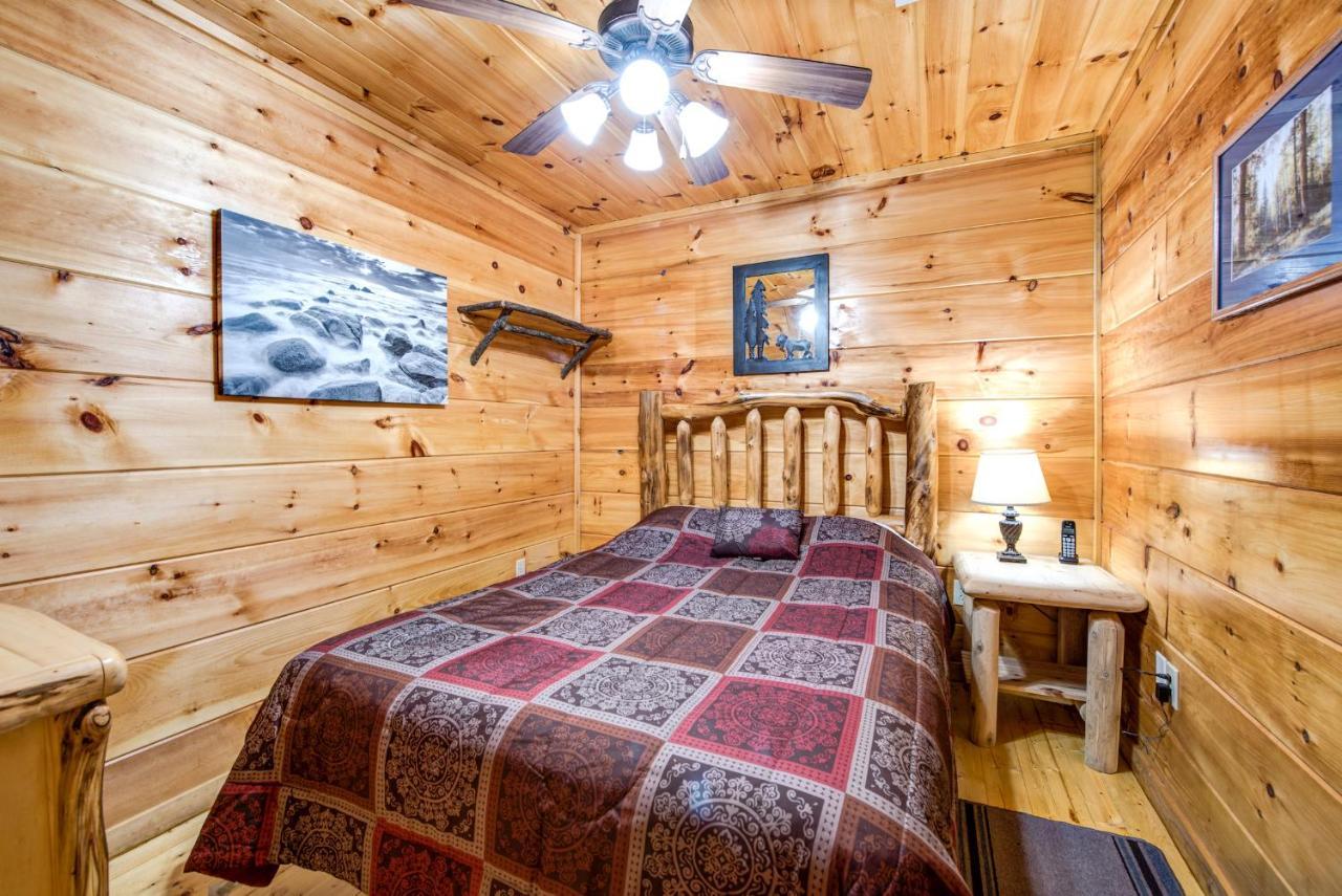 סביירוויל Cabin Of Dreams, 3 Bedroom Water View, Wifi, Hot Tub, Pool Table, Sleep 8 מראה חיצוני תמונה