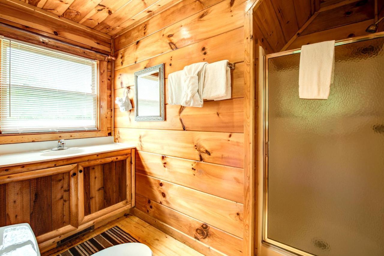 סביירוויל Cabin Of Dreams, 3 Bedroom Water View, Wifi, Hot Tub, Pool Table, Sleep 8 מראה חיצוני תמונה