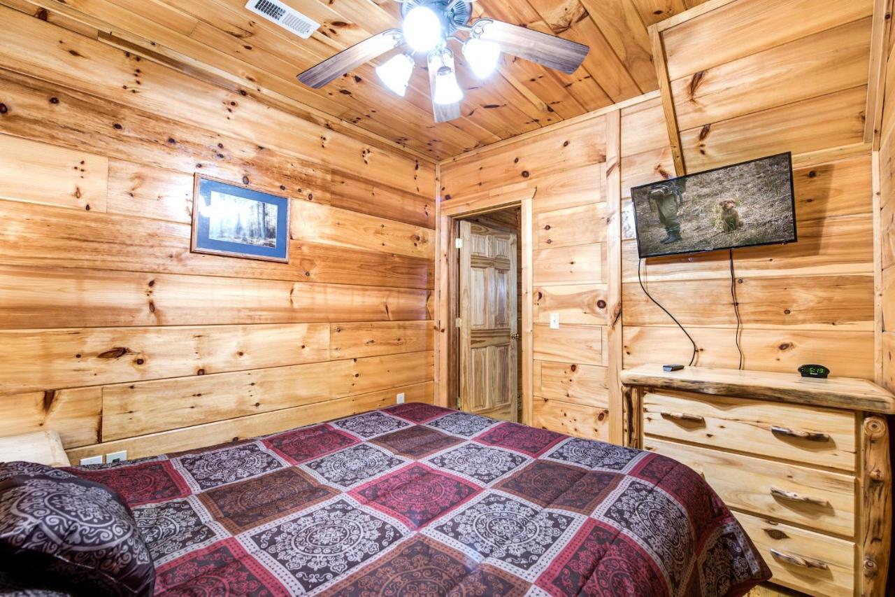 סביירוויל Cabin Of Dreams, 3 Bedroom Water View, Wifi, Hot Tub, Pool Table, Sleep 8 מראה חיצוני תמונה