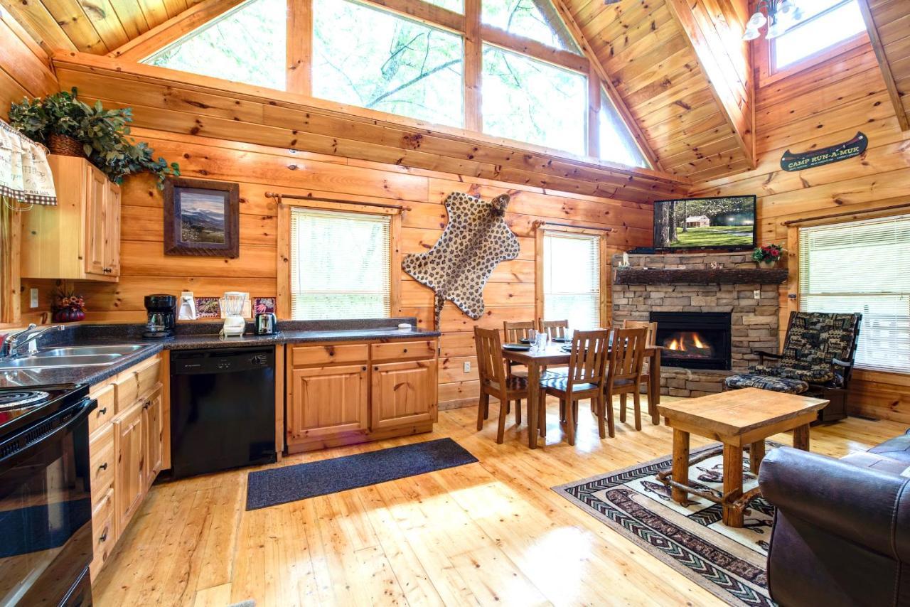 סביירוויל Cabin Of Dreams, 3 Bedroom Water View, Wifi, Hot Tub, Pool Table, Sleep 8 מראה חיצוני תמונה