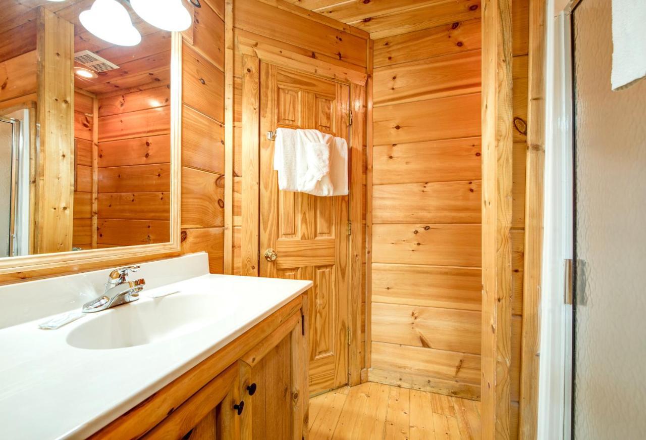 סביירוויל Cabin Of Dreams, 3 Bedroom Water View, Wifi, Hot Tub, Pool Table, Sleep 8 מראה חיצוני תמונה
